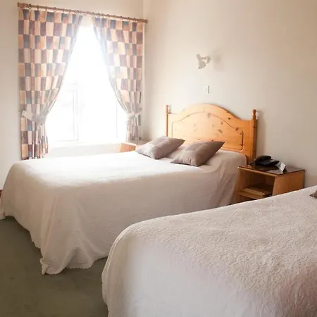 Grovemount House 3*
