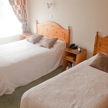 Guest house Grovemount House