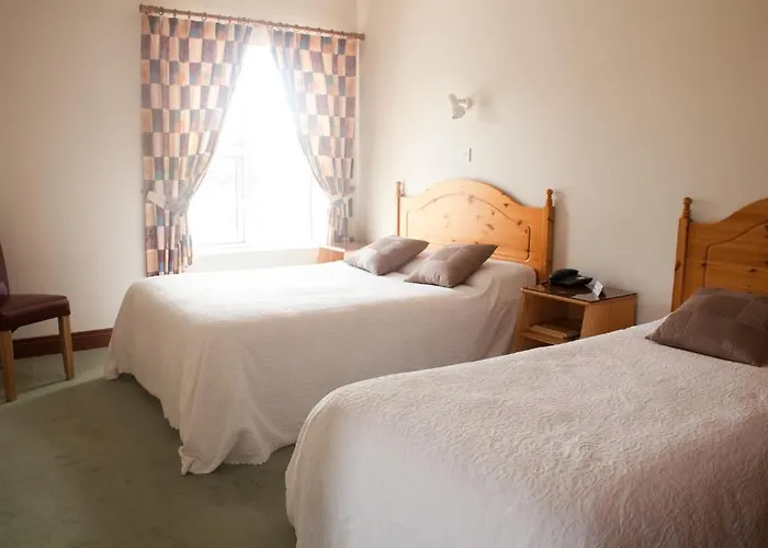 Grovemount House 3*